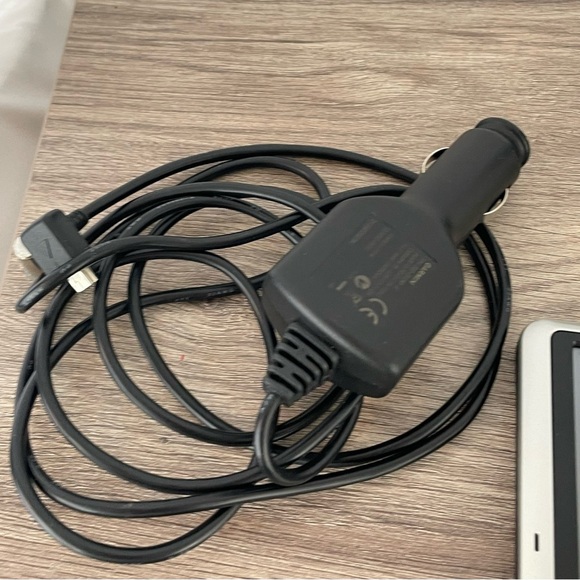 Garmin Nuvi 1300 Series with accessories and instructions used - Picture 6 of 7